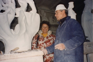 Con Giuliano Vangi durante la scultura de " La Lupa "